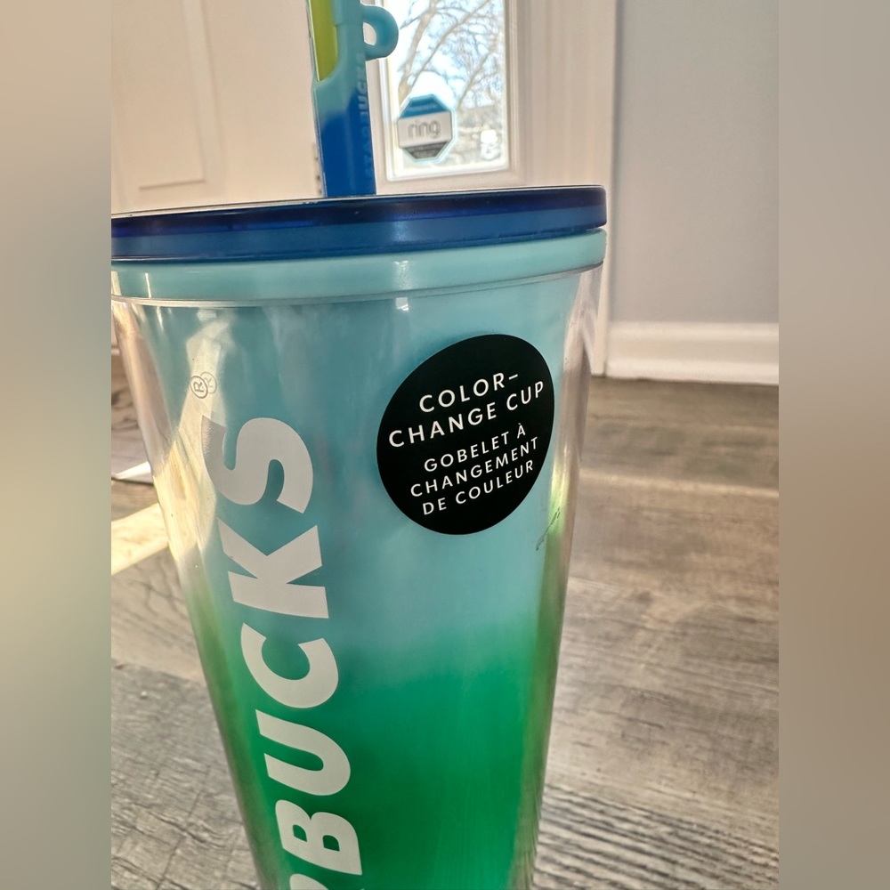 Starbuck Color Changing Cup - Picture 2 of 4